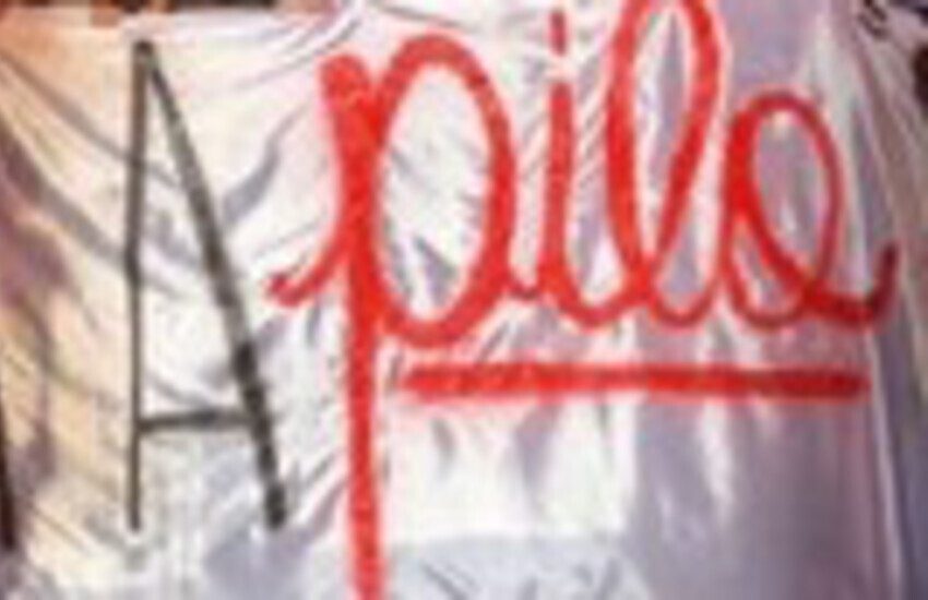 Palermo, protesta studenti per le scuole che cadono a pezzi: “Nisciti a pila”