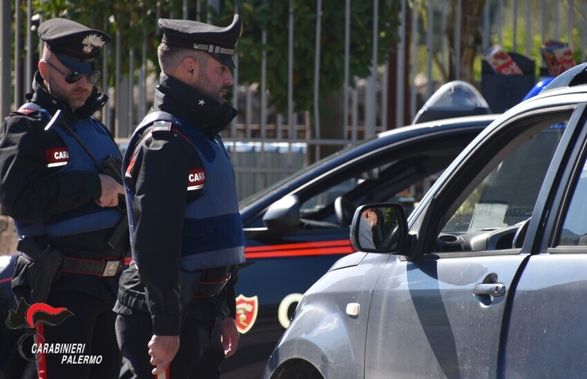 Palermo, rapina due negozi di abbigliamento in centro. Arrestato 29enne
