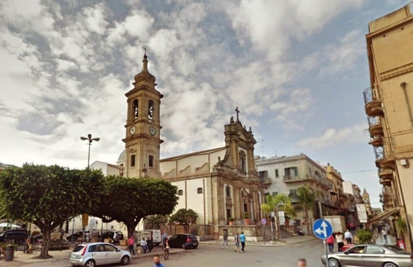 Partinico, a rischio i ficus centenari della piazza Verdi , bisogna “Trovare soluzioni alternative all’abbattimento”