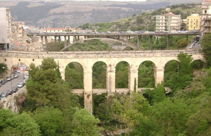 Ancora una tragedia a Ragusa: finanziere si toglie la vita lanciandosi dal ponte San Vito