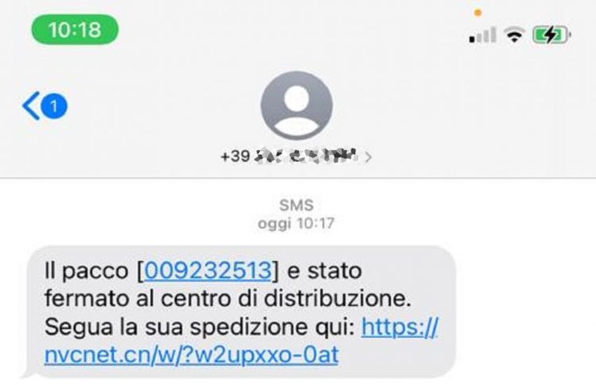 Truffa del pacco bloccato: come difendersi dagli sms che vogliono rubarci i dati