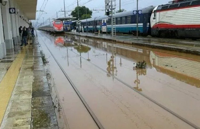 Allagamento della sede ferroviaria: traffico in tilt sulla tratta Roma-Napoli via Formia