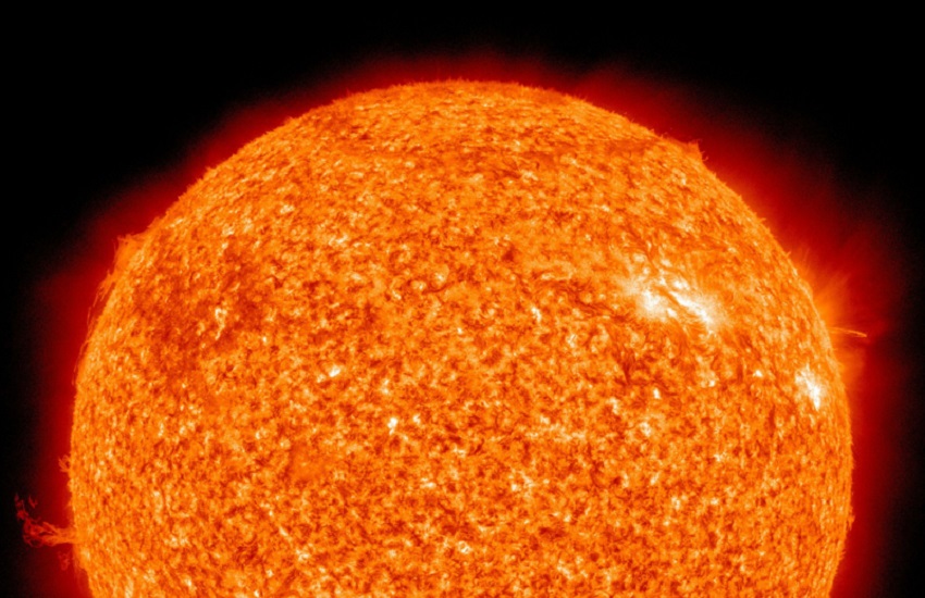 Una bolla di plasma proviene dal Sole: sta investendo la Terra