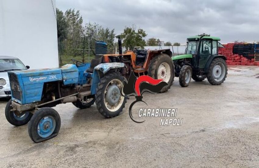 Controlli su Sant’Anastasia: scoperti un’auto di lusso, una pistola e vari trattori rubati. Un arresto ed una denuncia