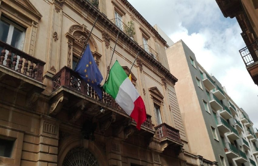 La rabbia incontenibile del sindaco Aiello in Consiglio Comunale. E il video diventa virale