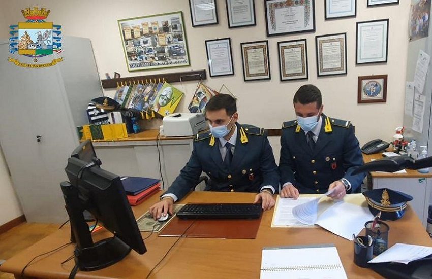 Percepisce il reddito di cittadinanza senza dichiarare che un suo familiare è in carcere: denunciata signora nel Palermitano – VIDEO