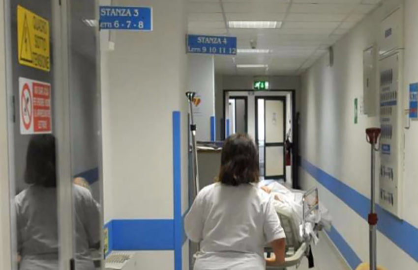 Pordenone: No vax tentano di occupare l’ospedale