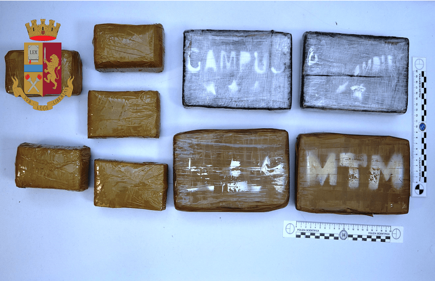 Corrieri calabresi consegnano cocaina a un messinese, ma la Polizia li intercetta in autostrada: arrestati