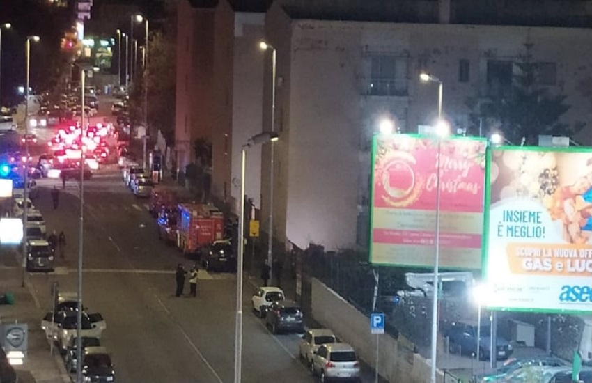 Lampione caduto in viale Raffaello Sanzio: proseguono verifiche, traffico ancora interdetto