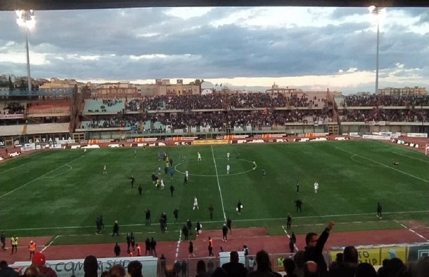 Il Catania si aggiudica il Derby di Sicilia: un 2-0 firmato da Moro e con tre espulsi
