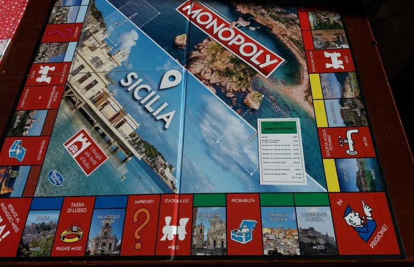 E Ragusa Ibla entra nel mitico “Monopoly”: arriva la versione Sicilia del gioco da tavolo più amato di sempre