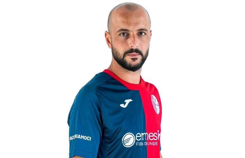 Il Modica Calcio promuove la vaccinazione: sulle maglie la scritta “Vacciniamoci”