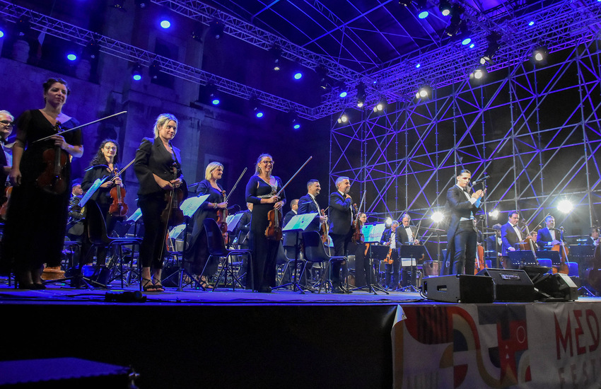 Achille Lauro all’Arcimboldi di Milano con Orchestra Magna Grecia