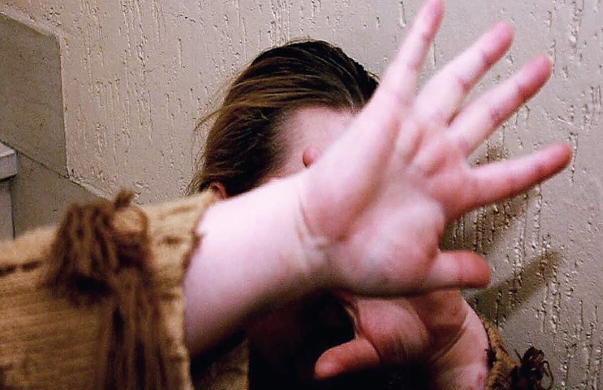 Violenza sulle donne, sfiorato l’ennesimo femminicidio: 57enne di Torre del Greco litiga con la compagna e le spara con un fucile da caccia