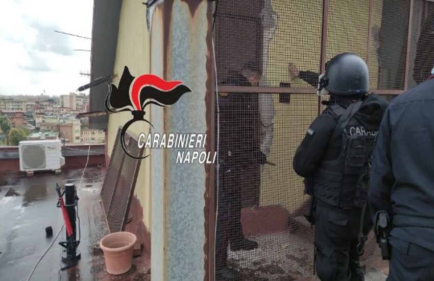 Controlli straordinari ad Arzano, carabinieri in cerca di armi e droga (VIDEO)