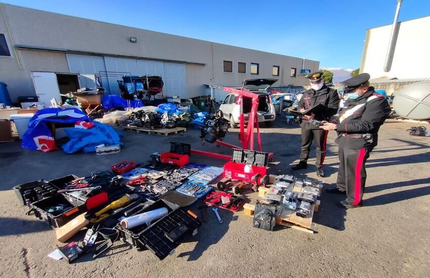 Torino – un arresto e una denuncia: scoperto traffico di ricambi auto rubati