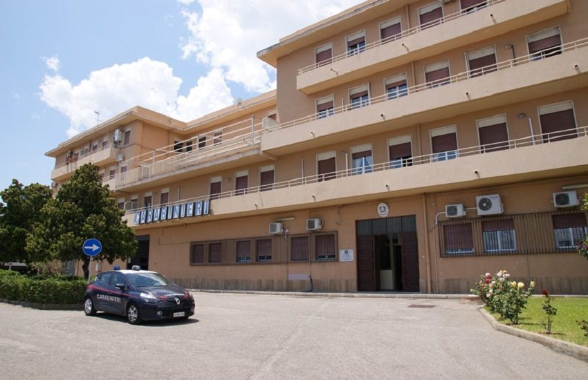 Incendia un vivaio di un signore che lo aveva già denunciato: in carcere 23enne