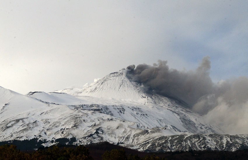 Etna, colata lavica Valle del Bove in raffreddamento