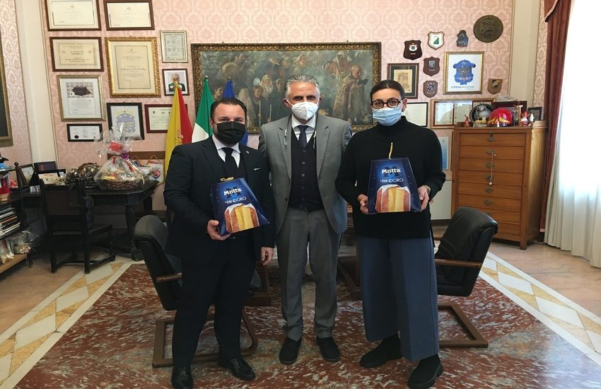 Modica. Donati 500 panettoni: un piccolo gesto per augurare un Natale speciale ad alcune famiglie in difficoltà