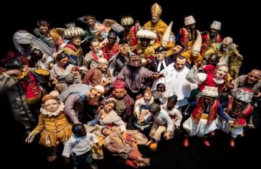 Arriva a Napoli il “Presepe Favoloso”, a metà tra sacro e profano: il regalo della bottega “La Scarabattola” al quartiere Sanità
