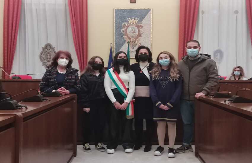 Eletti a Comiso i baby consiglieri. Claudia Maria Callea, della Pirandello, il nuovo sindaco dei ragazzi