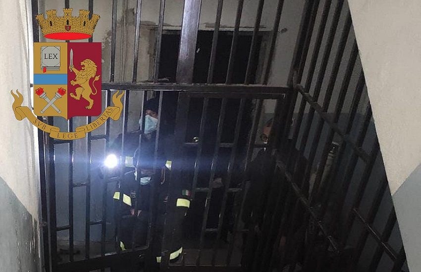 Ruba luce e si nasconde in un locale del condominio: arrestato per resistenza a pubblico ufficiale