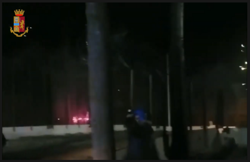 VIDEO-NO-TAV: Pietre e bombe carta contro cantiere S.DIDERO. Ferito un carabiniere