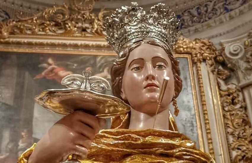 Festeggiamenti Santa Lucia a Comiso. Grande attesa per il ritorno del “lancio delle noccioline”