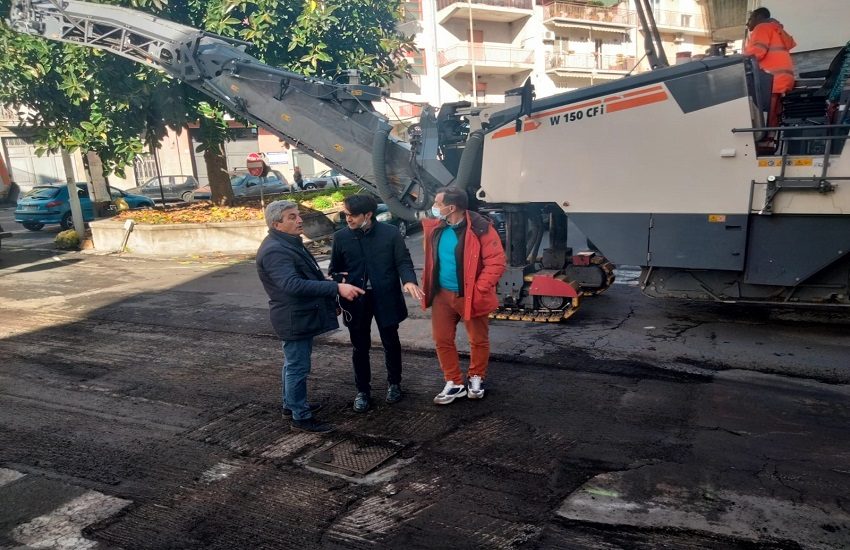 Misterbianco, avviati questa mattina lavori risagomatura manto asfalto strade