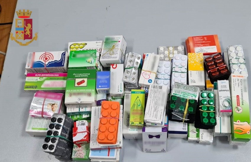 Vicaria: vende farmaci per strada, nei guai una 62enne