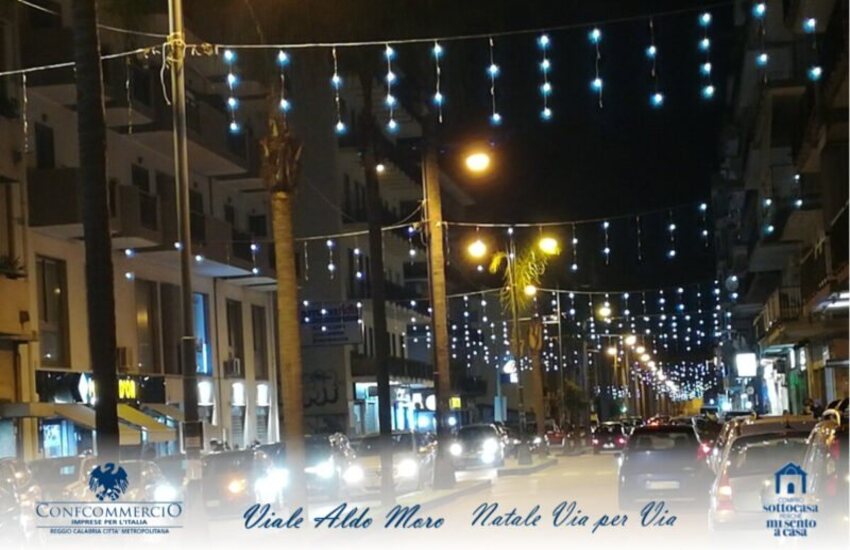 Reggio Calabria, il Viale Aldo Moro si illumina con le luci natalizie della Confcommercio