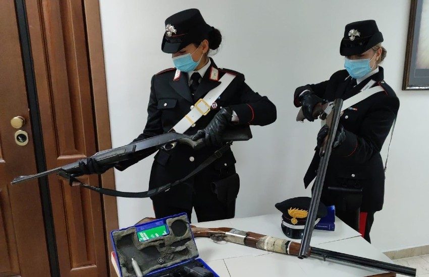 Sezze, sequestrati ad un 25enne due fucili detenuti illegalmente
