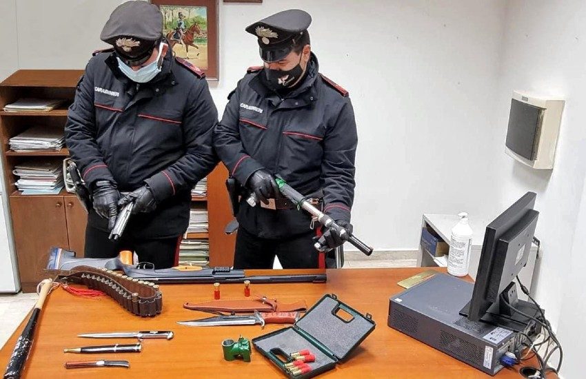 Armi e munizioni detenute irregolarmente: arrestato dai carabinieri a Sezze