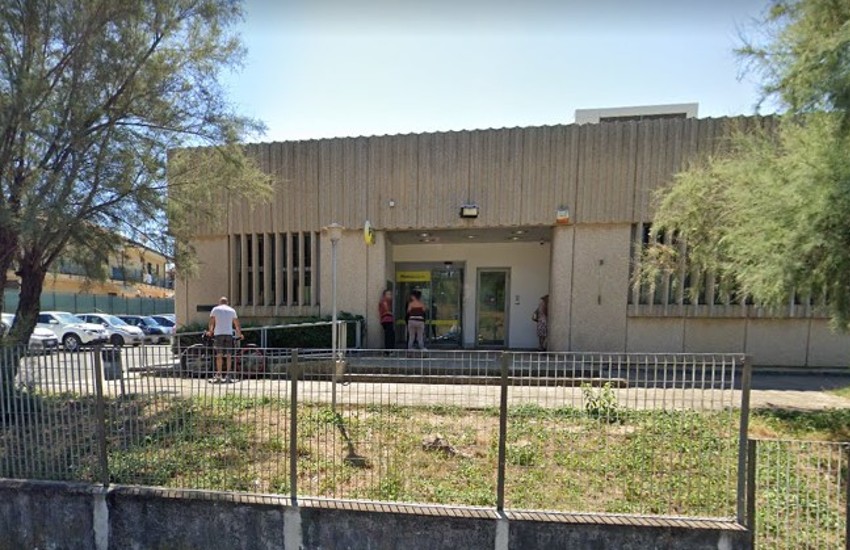Insulti e botte tra utenti davanti all’ufficio postale di Cisterna