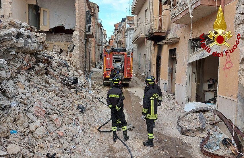 Ravanusa, prosegue il lavoro dei Vigili del Fuoco per il recupero di documenti e beni di prima necessità – GALLERY