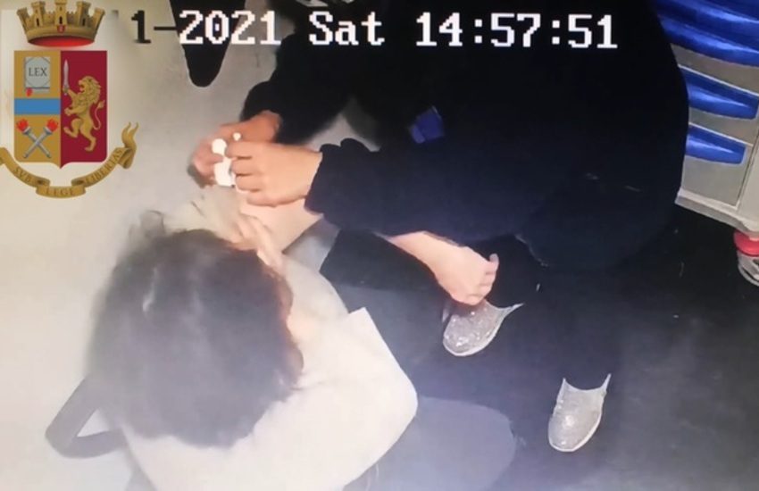 Palermo, falsi vaccini, fermati leader No Vax e infermiera. Ecco i nomi – VIDEO