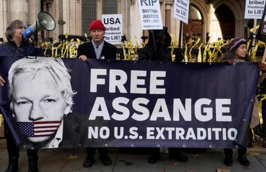 Estradizione di Assange, ribaltata la sentenza: ecco cosa potrebbe succedere