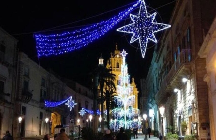 Trovati i fondi: a Sezze tornano le luminarie per le feste natalizie