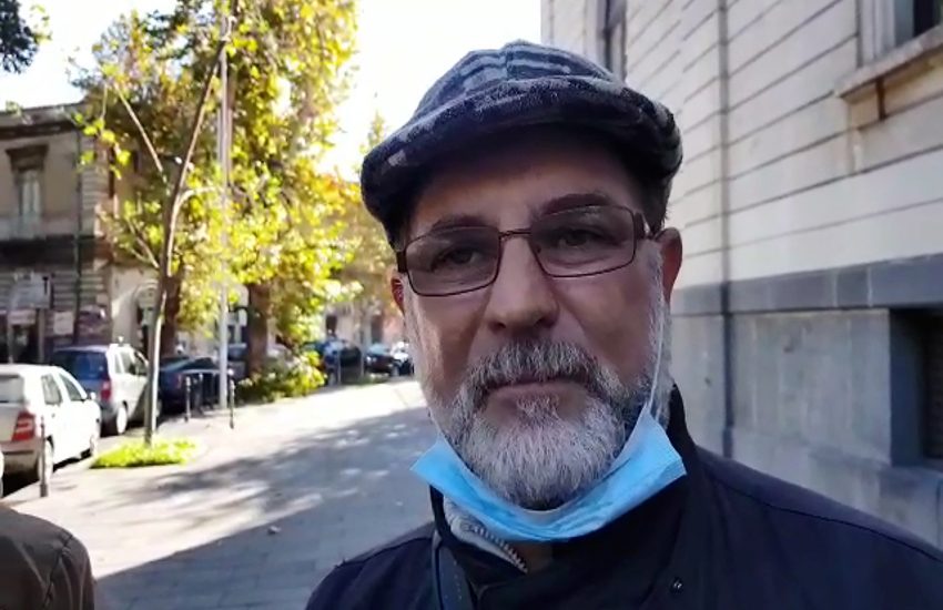 Catania colma di rifiuti e 140 operatori ecologici restano a casa: “Perché non serviamo più?”