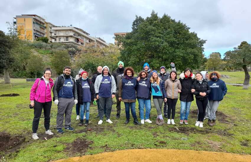 Parco Gemmellaro, Plastic free dona 100 alberi di Paulownia – Foto gallery