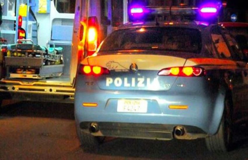 Pigneto: uomo si denuda, danneggia auto in sosta e picchia passante con la cintura