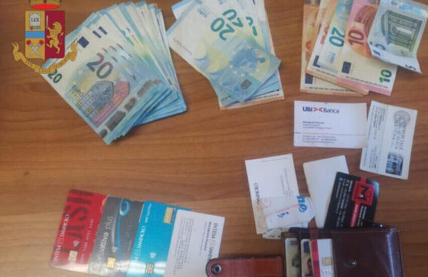 Trova portafogli con bancomat e pin, non lo riconsegna e preleva quasi 1.500 euro. Denunciato 69enne