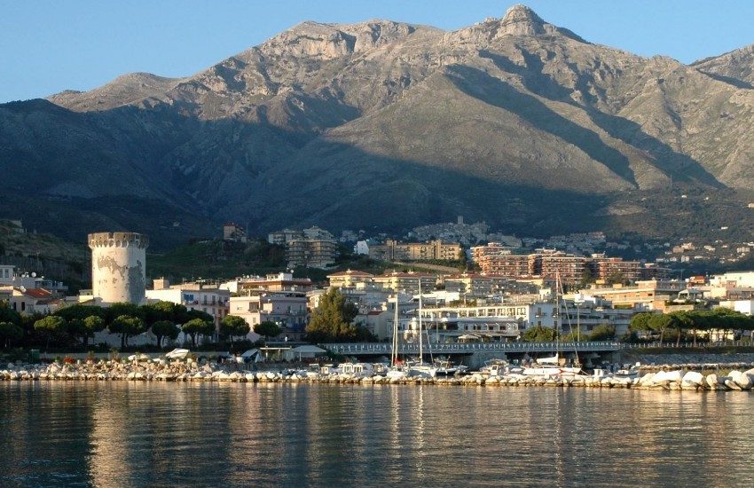 Anche a Formia scatta l’obbligo di indossare la mascherina all’aperto. Multe fino a 1000 euro per i trasgressori