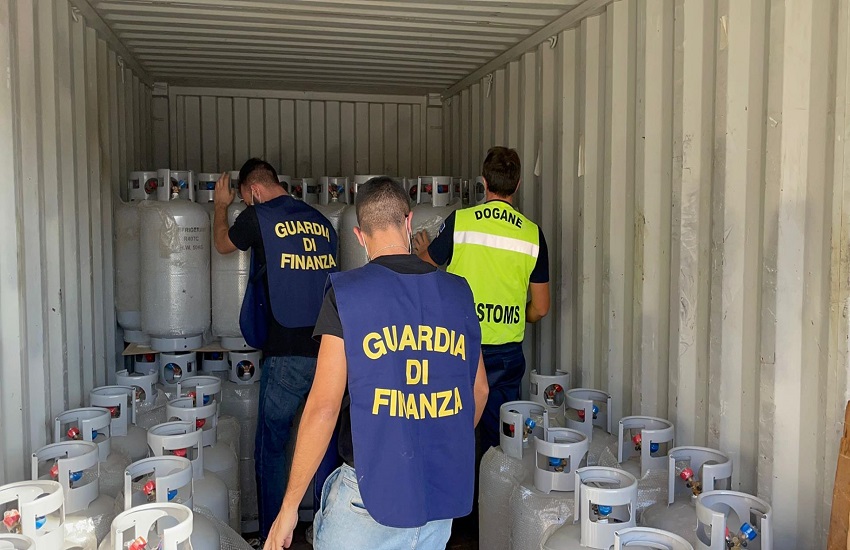 Guardia di Finanza sequestra 5 tonnellate e mezzo di gas in bombola dentro 2 containers