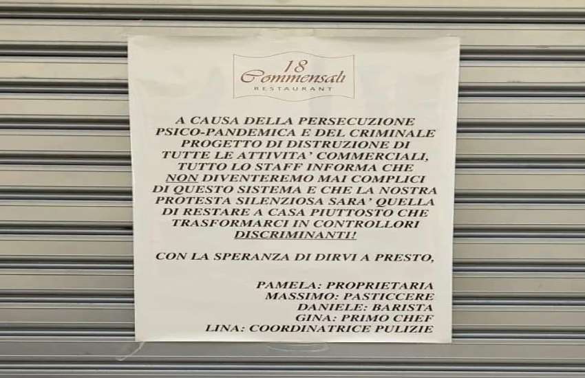 Taranto, chiude il ristorante per protesta contro il green pass: “mai complici di questo sistema”