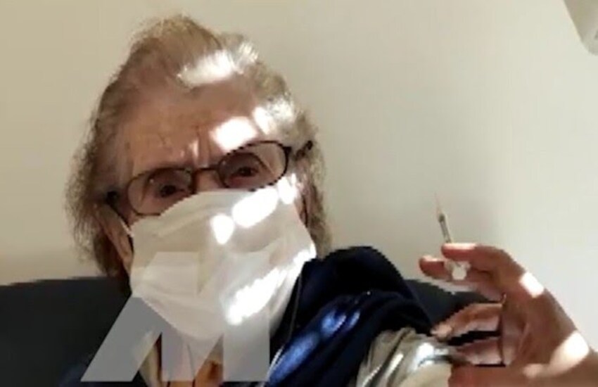 Ragusa: “nonnina” di 107 anni si vaccina contro il Covid per dare l’esempio