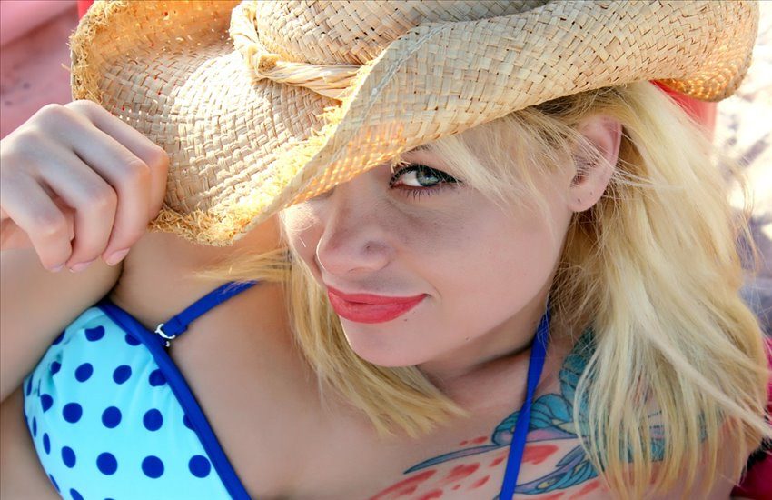 “Inviare CV con foto in costume da bagno”, è bufera su un annuncio di lavoro di un’azienda napoletana