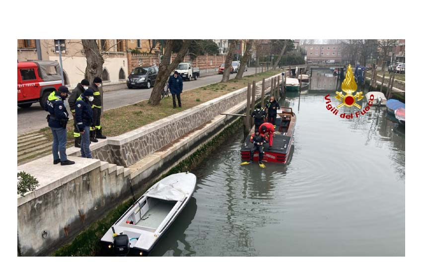 Lido di Venezia, recuperato sotto un ponte tra via Rovigno e via Cipro il cadavere di un giovane