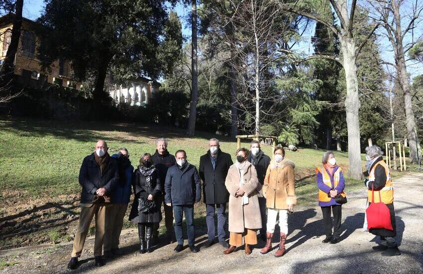 Messi a dimora sette nuovi alberi al parco di Villa Stibbert