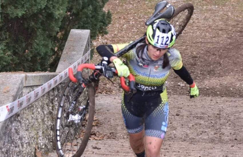 Sport. Federica Occhipinti e Giovanni Distefano tengono alti i colori dell’Abiomed Bike&Co Ragusa ai campionati di ciclocross di Udine